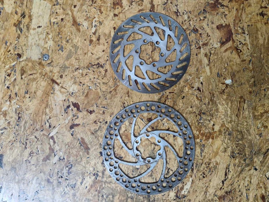 Вело части: дискове, вилка и команди