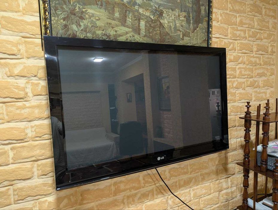 Телевизор LG 42PQ200R – 42" плазма