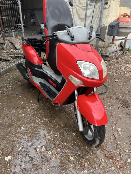 Vand sau schimb scuter yamaha versity 300