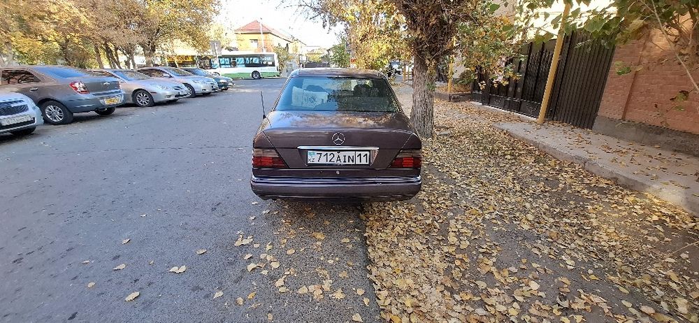 Мерседес 124 седан