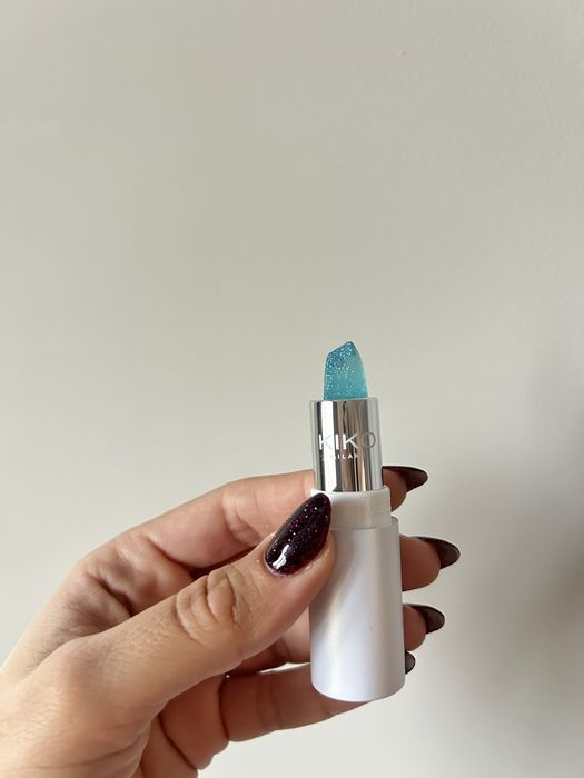 Kiko Milano Snow Kissed балсам за устни с хидратиращ ефект и блясък