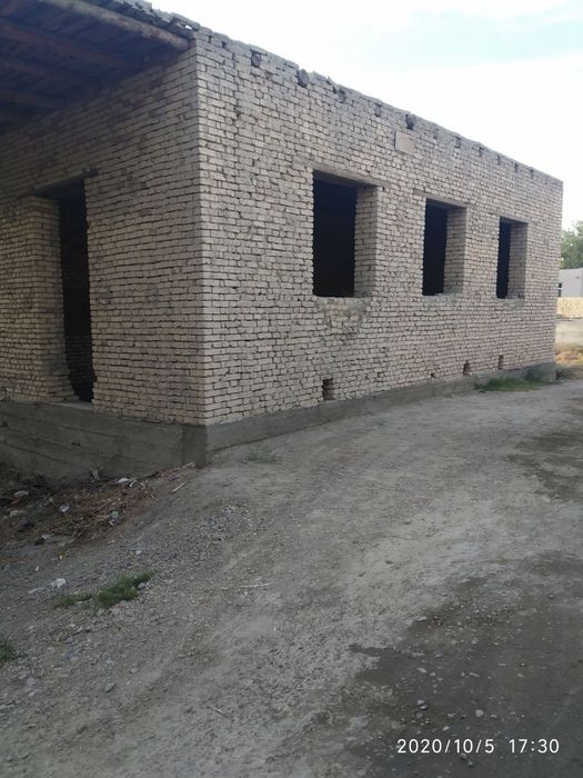 Запчасть бозорда,6сотокли курилиши тугалланмаган участок сотилади, нар