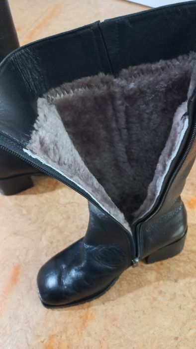 Продается зимние сапоги