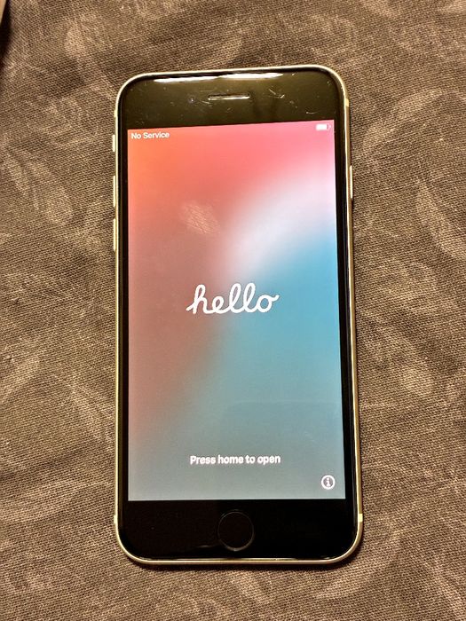iPhone SE 2022 белый