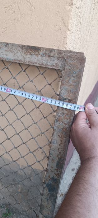 Продам сетку окантованную в угольники.