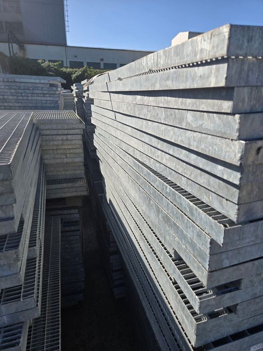 Facem poziție din grătare zincate avem și grătare și în case orice dim