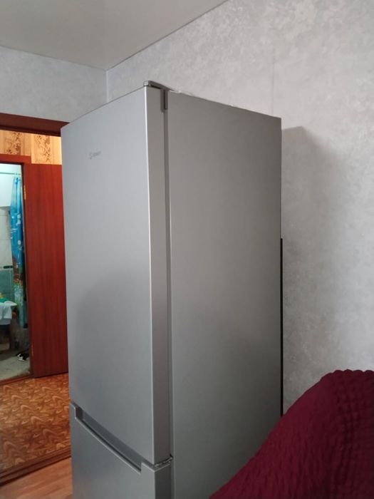 Продам Indesit холодильник