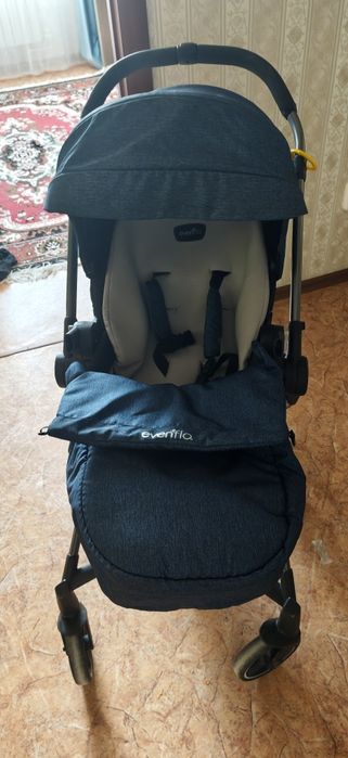 Продам коляску Evenflo.