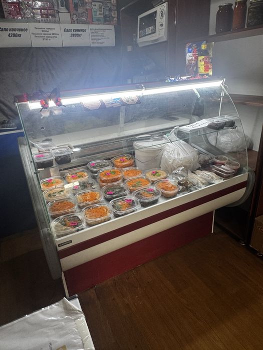 Продам витринный холодильник