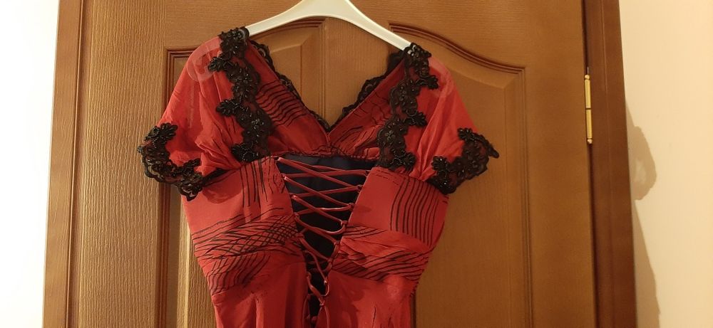 Официални рокли.