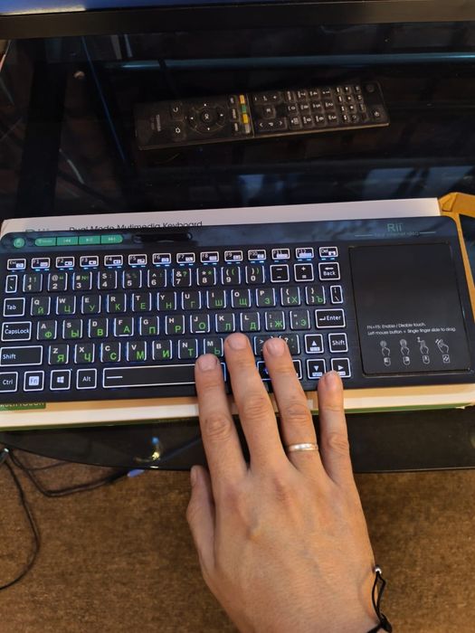 Продам клавиатуру