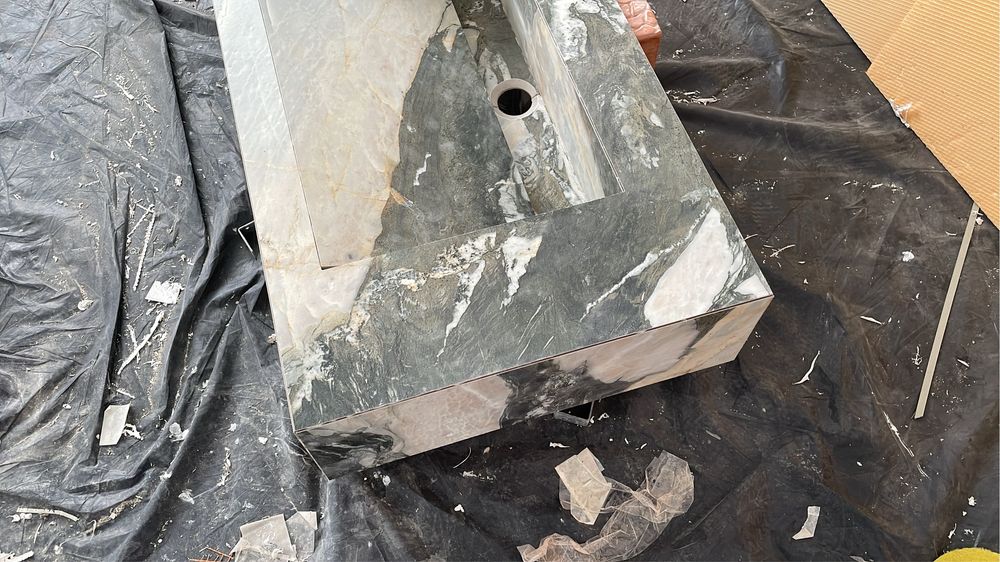 Lavoar ceramic , chiuveta din gresie , faianta