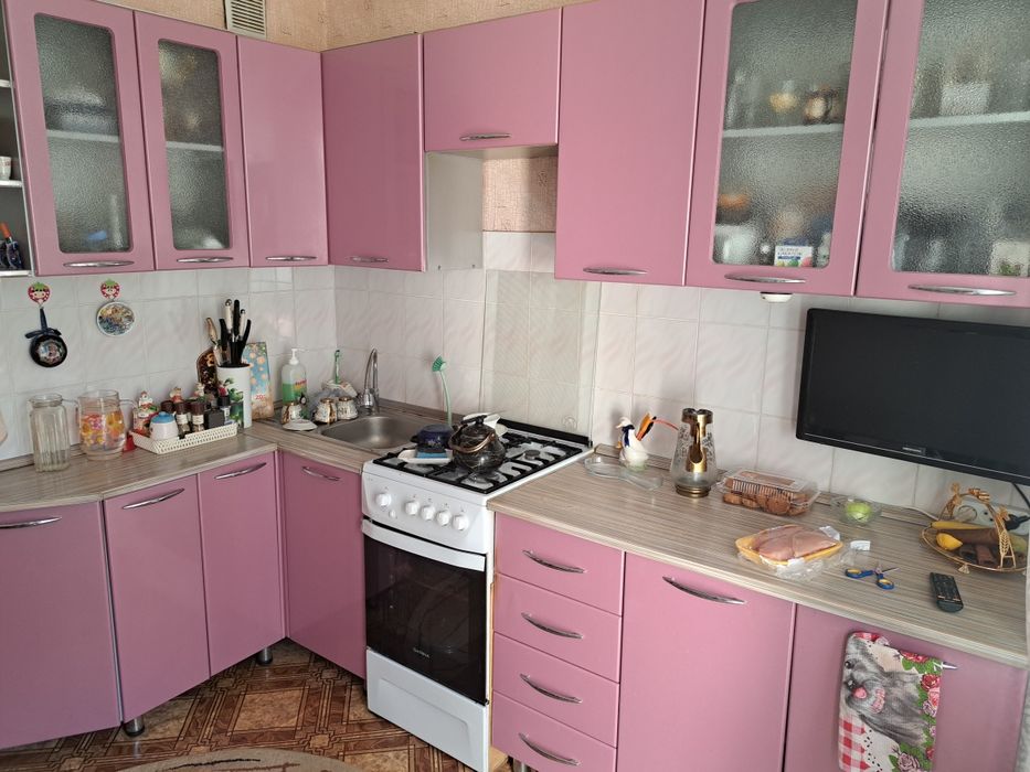 Продам  кухонный гарнитур.