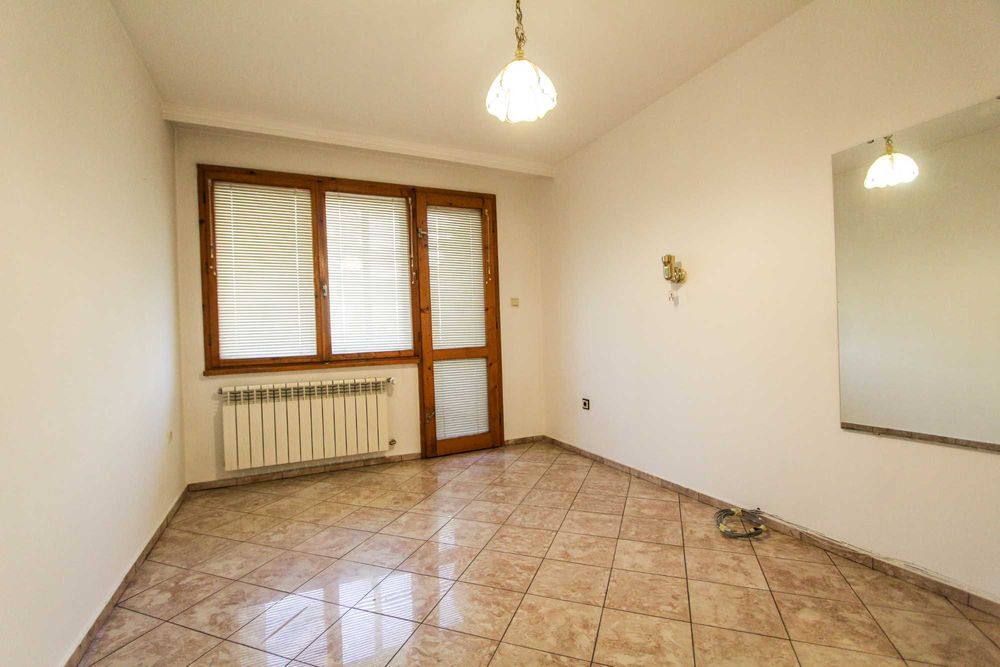 Дава се под наем Многостаен апартамент в София, Оборище - 146 кв.м за 1425.96 € - Снимка #9