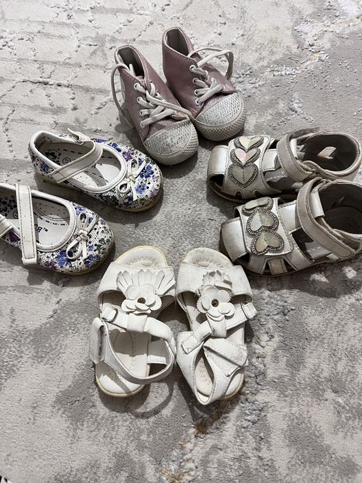 Продам сандалик Все по 2000