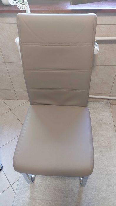Scaun din piele ecologica