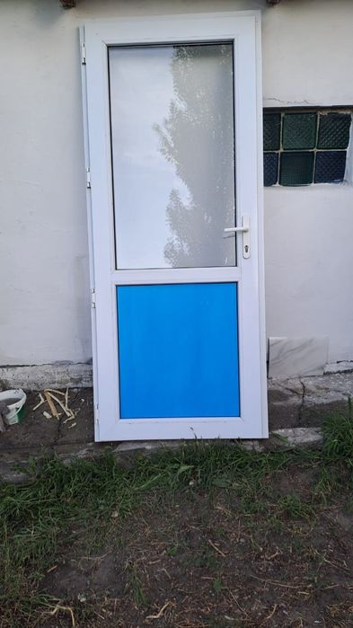 Продам дверь пластик