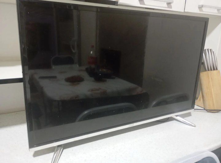 Televizor sotiladi