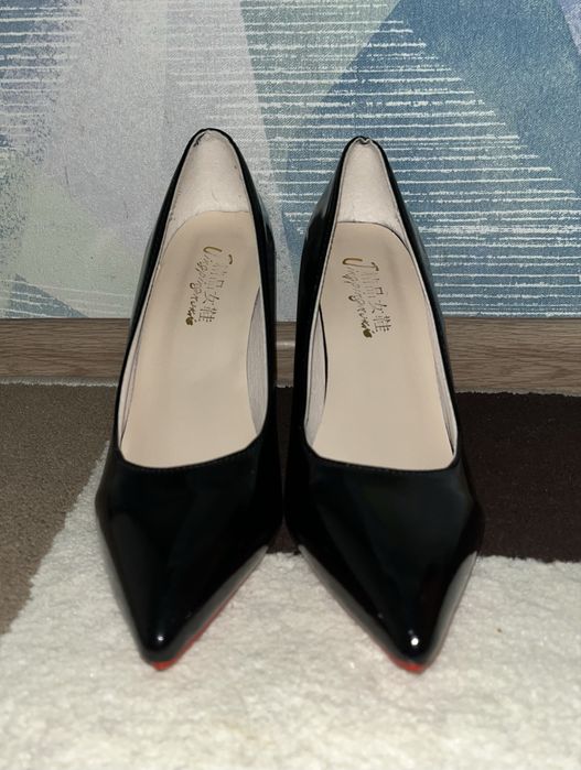 Продам туфли новые