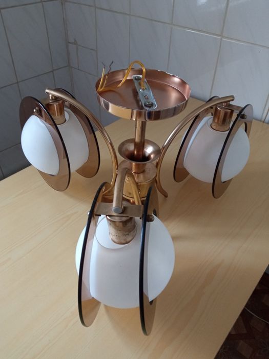 Продаётся люстра  б/у в отличном состоянии