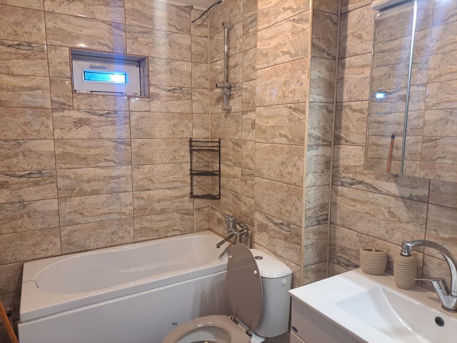 Închiriez  apartament