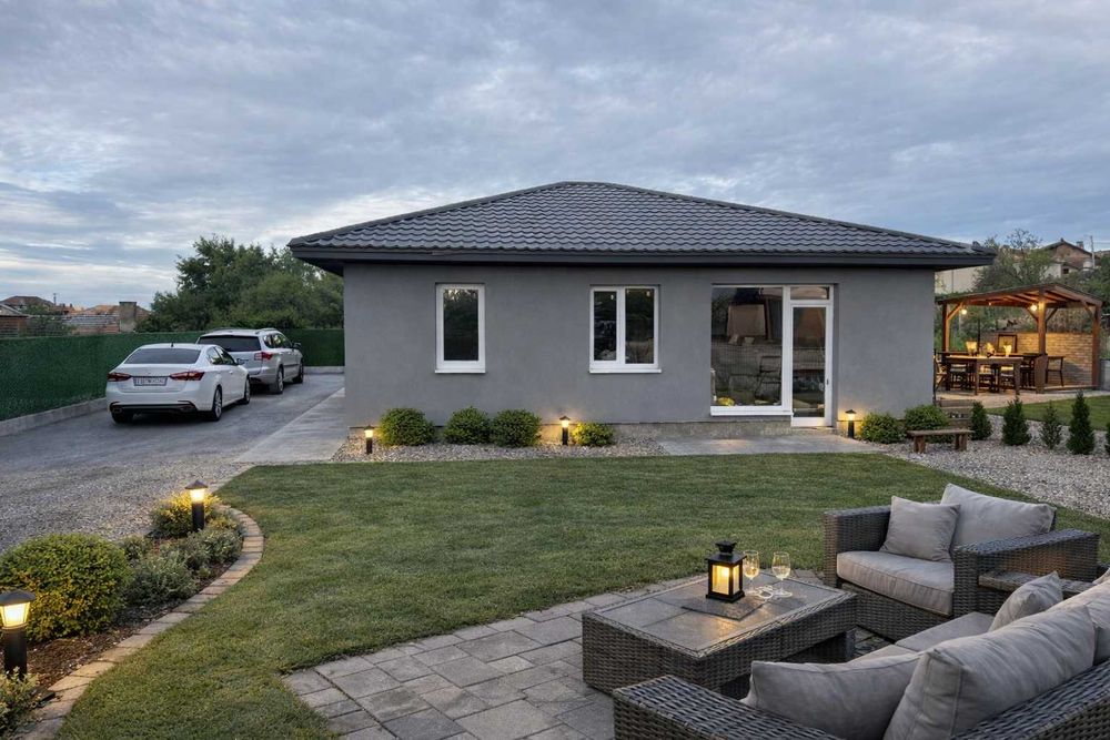 Нова къща с двор до Несебър