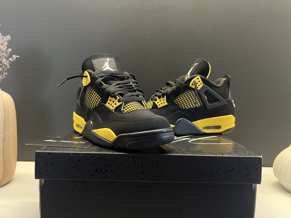 Jordan 4 Thunder