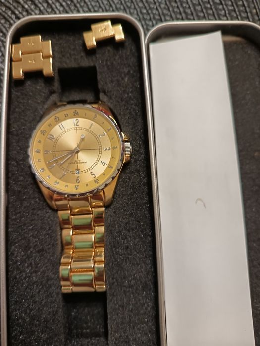 Часовник с кварцов механизъм Q&Q