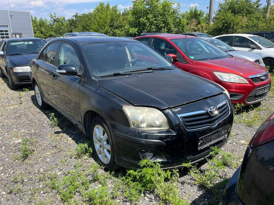 Dezmembrez Toyota Avensis T25 facelift 2.0 diesel 2007