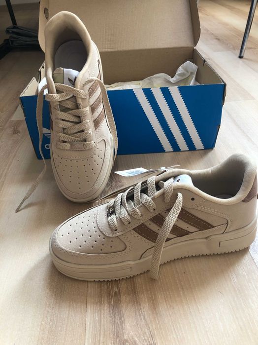 Нови маратонки Adidas, номер 36, светло кафяви