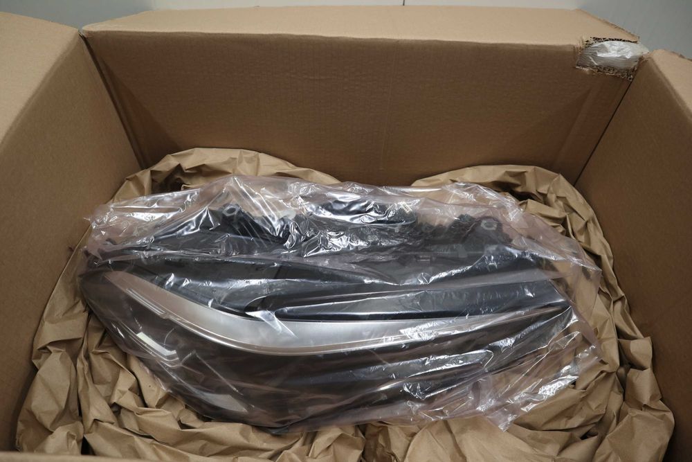 Десен фар БМВ Г05 Г06 BMW G05 G06 Лед Щатски