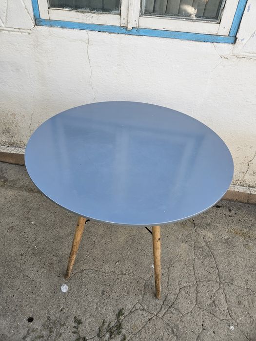 Столы и стулья, столы