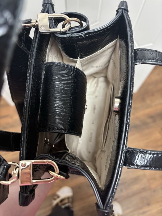 Дамска чанта Guess