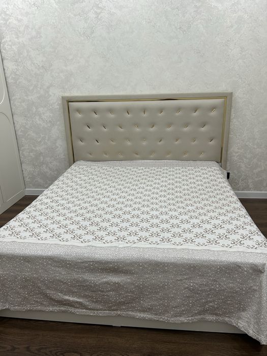 Двухспальная кровать