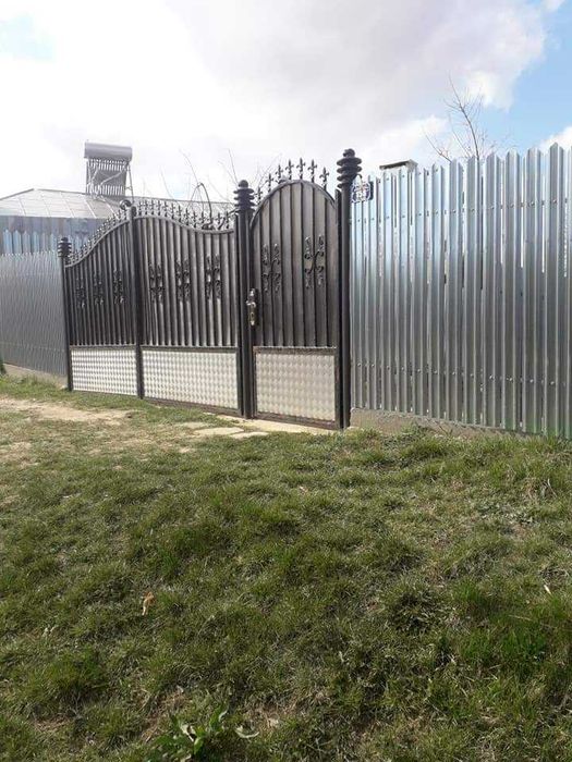 Garduri din sipca metalica si porti de diferite modele si dimensiuni