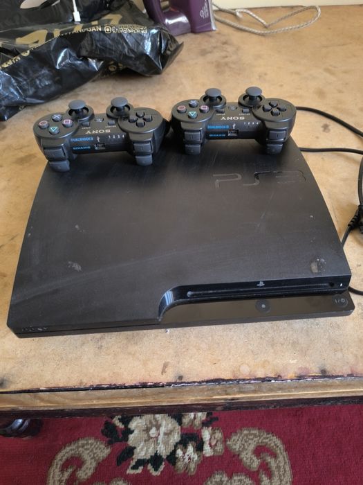 Playstation 3 slim 320 GB 30 tadan oshiq oyini bor hen proshivka bolga