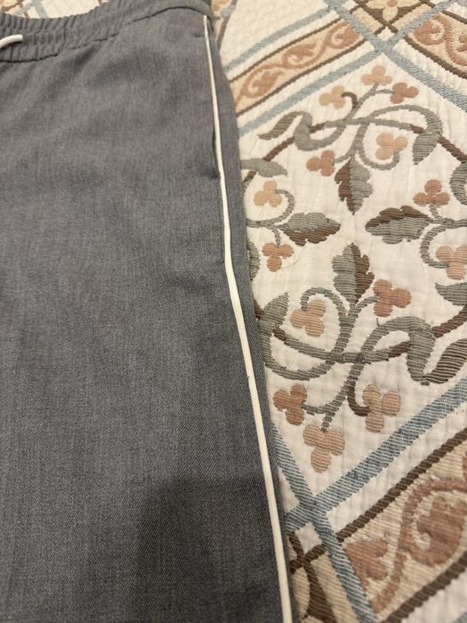 Брюки hm с лампасами