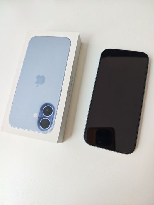 Продавам неразличим от нов iPhone 17 256Gb Mist Blue с 2 години гаранция