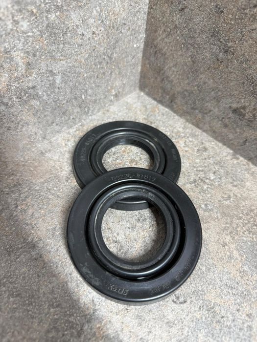 Запчасть на фару camry