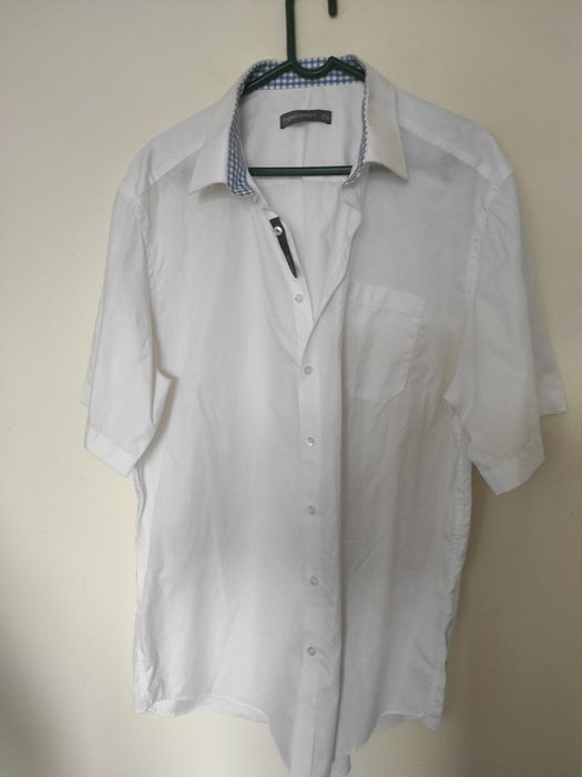 Cămăși cu mânecă lungă și scurtă, diferite mărimi, diferite modele, cu