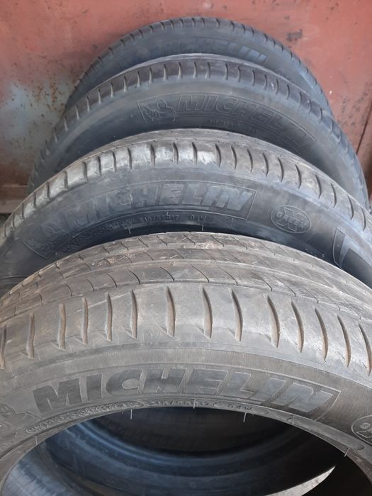 Продам шины 215/55/17 мишелин