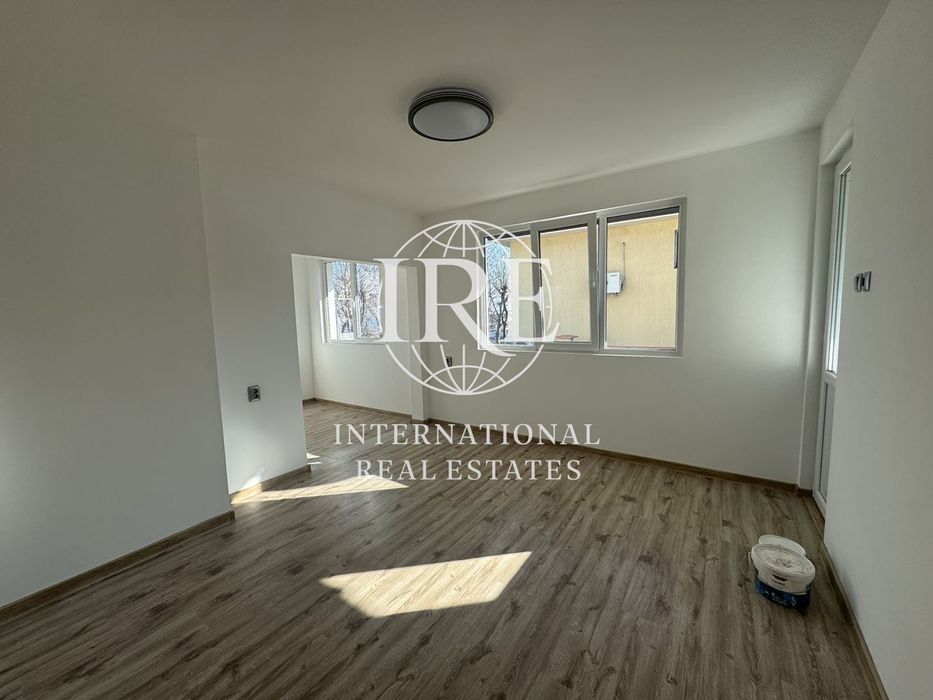 Продава се Тристаен апартамент в Варна, Галата - 100 кв.м за 1122 €/кв.м - Снимка #1