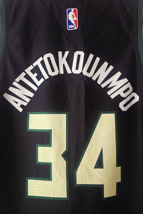 NBA потинк Милуоки Бъкс 34 Янис