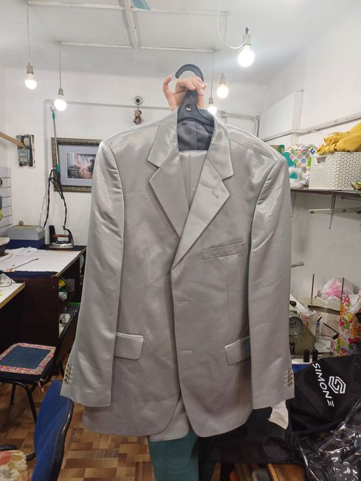 Продам костюм  новый