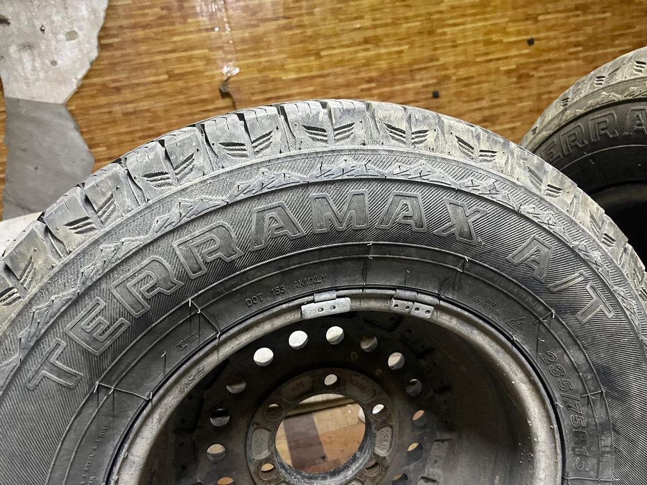 Продам диски с резиной на делику