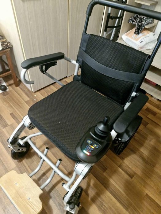 Căruț electric persoane cu dizabilități