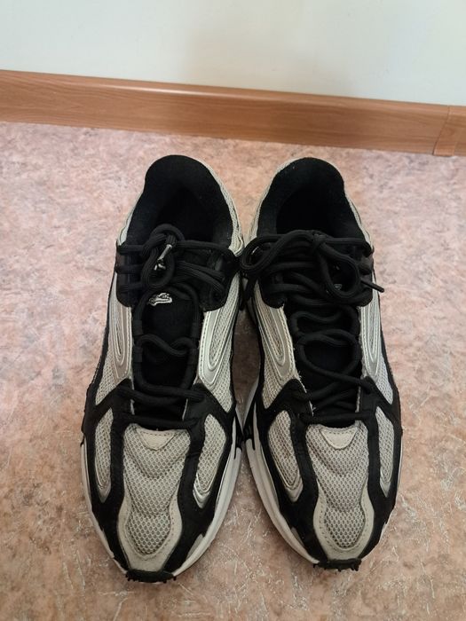 Продам кроссовки Lacoste