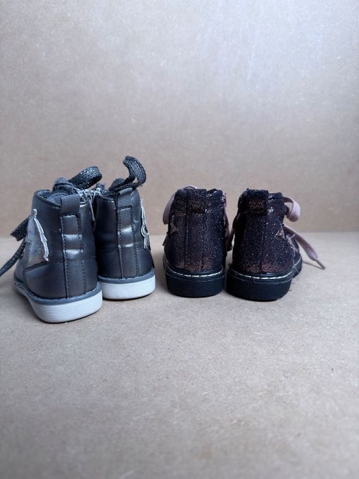 Две пары ботинок для девочек