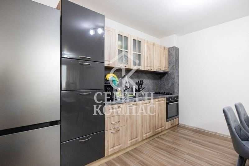 Тристаен луксозен апартамент  / Коматевско шосе