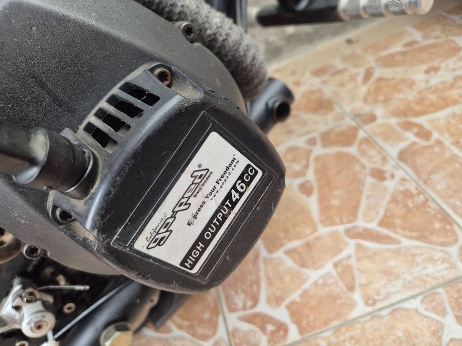Go-Ped Riot Trotineta cu motor pe benzina 49cc
